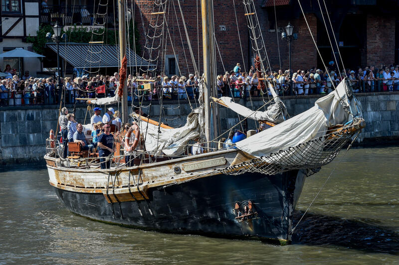 Jacht Bonaventura na Motławie podczas parady żaglowców Baltic Sail