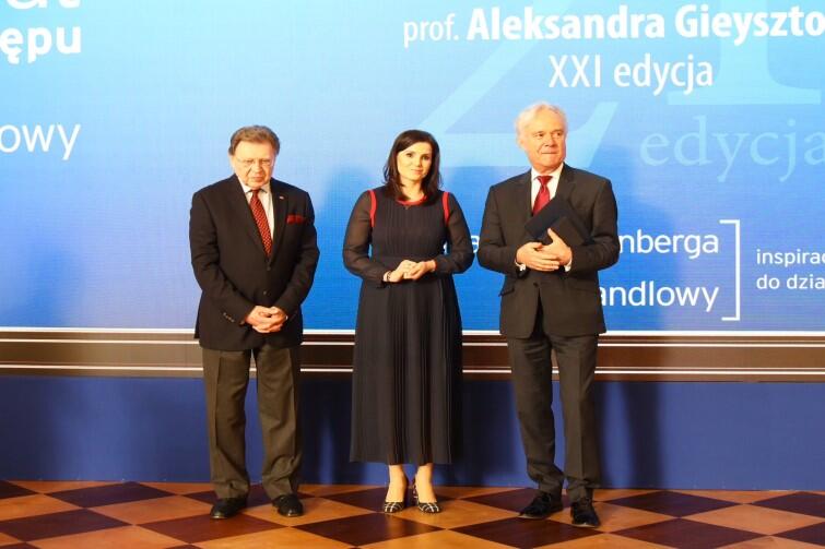 Prof. Jerzy Limon (po prawej) podczas gali wręczenia Nagrody im. Gieysztora. Wtorek, 25 lutego 2020 r., Zamek Królewski w Warszawie