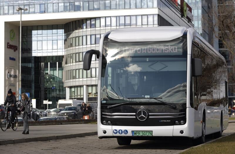 Autobus elektryczny eCitaro marki Mercedes przyjechał do Gdańska na testy. Będzie woziła pasażerów różnych linii od 27 lutego do 24 marca