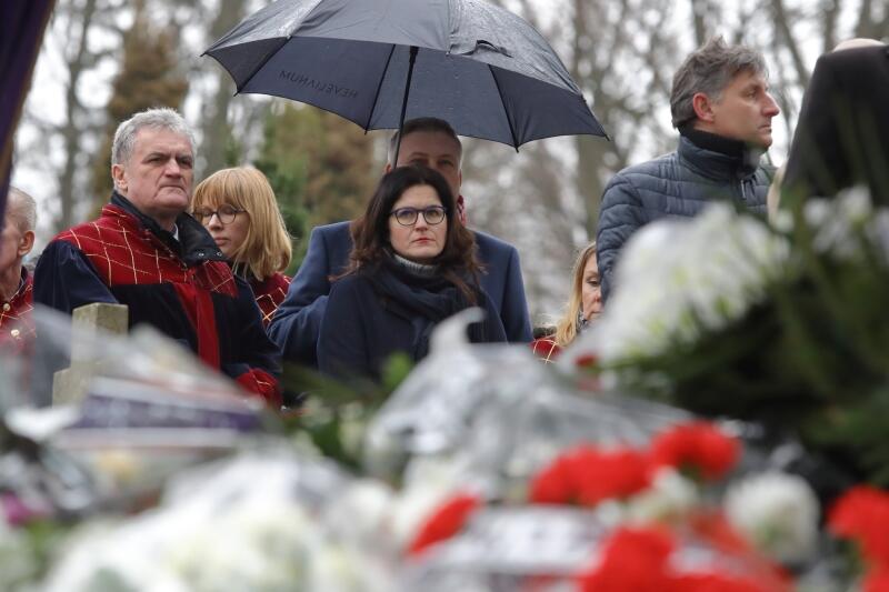 W pogrzebie wzięli udział gdańscy radni i prezydent Miasta Aleksandra Dulkiewicz