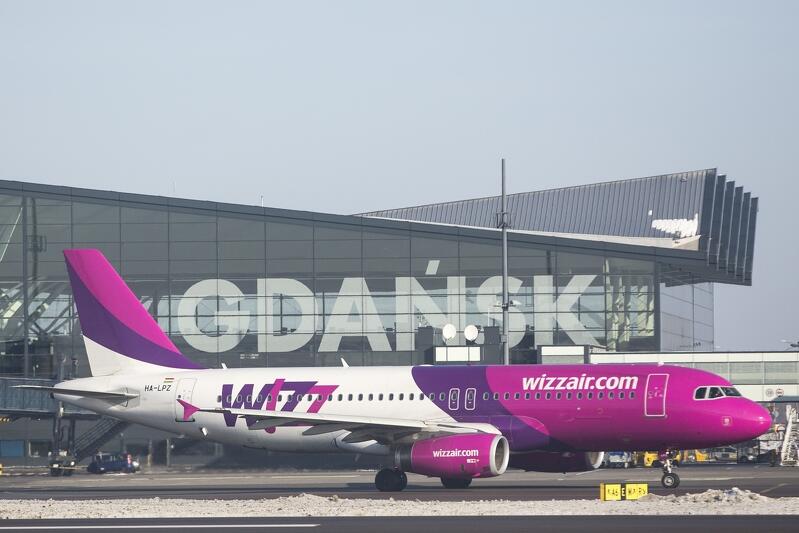 Samolot Wizz Air w Porcie Lotniczym Gdańsk im. Lecha Wałęsy