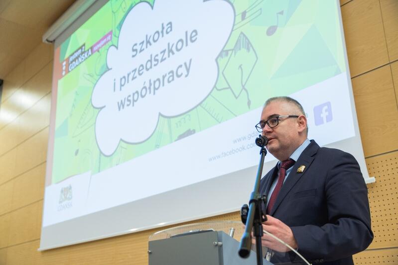 Zastępca Prezydent Piotr Kowalczuk opowie o sytuacji w gdańskiej oświacie w związku z rozszerzającą się epidemią koronawirusa