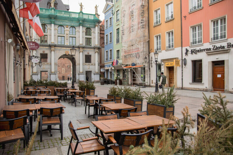 Opustoszały Gdańsk i lokale gastronomiczne po ogłoszeniu zagrożenia epidemicznego na obszarze RP