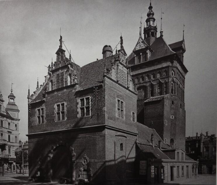 ‘Pałacyk Sprawiedliwości’ czyli zaadaptowany na sąd i więzienie dawny barbakan; widok budynku z 1910 roku