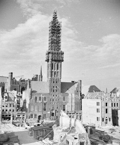 Odbudowa Ratusza i Głównego Miasta - zdjęcie po 1947 roku