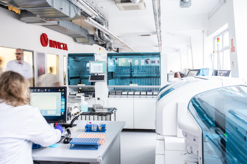 Medyczne Laboratoria Diagnostyczne INVICTA są pierwszym prywatnym laboratorium w Gdańsku, które będzie wykonywało testy na koronawirusa na zlecenie lekarza chorób zakaźnych bądź sanepidu