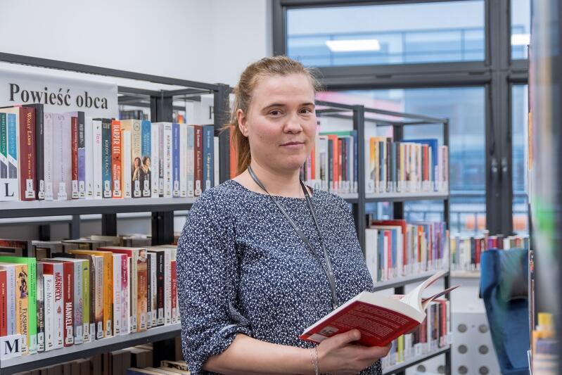 Wśród bibliotek, które biorą udział w akcji Biblioteczny telefon pogadania  znalazła się też otwarta w 2019 roku Biblioteka Lawendowa. Nz. Dagmara Gulecka-Hura - kierownik tej placówki