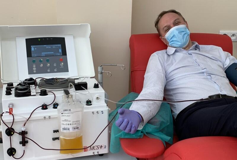 Mieczysław Struk pojawił się w Regionalnym Centrum Krwiodawstwa i Krwiolecznictwa w Gdańsku we wtorek, 21 kwietnia. Marszałek został w wypisany ze szpitala w pierwszych dniach kwietnia, gdy przeprowadzony dwukrotnie test na obecność wirusa okazał się ujemny