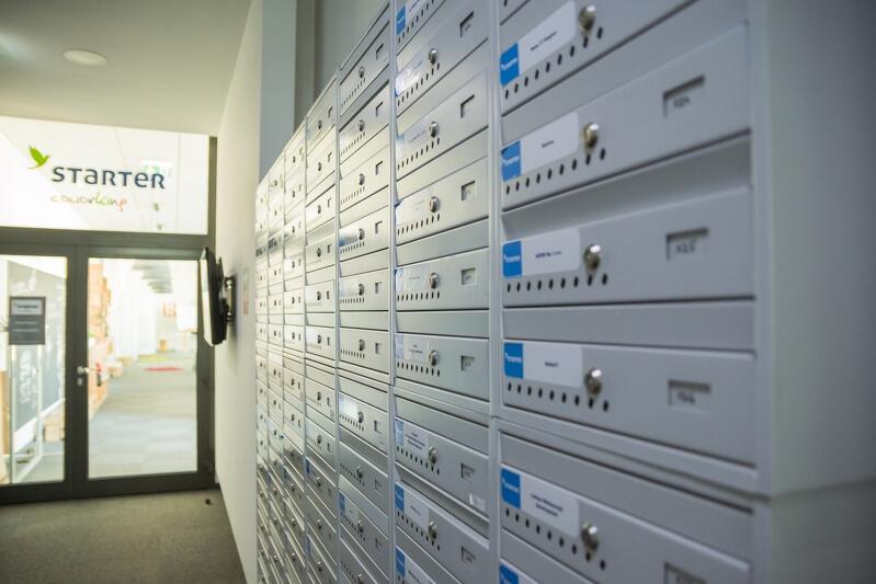Skrzynki pocztowe wirtualnych biur w holu Gdańskiego Inkubatora Przedsiębiorczości STARTER przy ul. Lęborskiej 3B