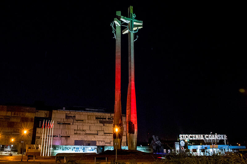 Pomnik Poległych Stoczniowców na placu Solidarności przy Europejskim Centrum Solidarności będzie jednym z podświetlonych symboli