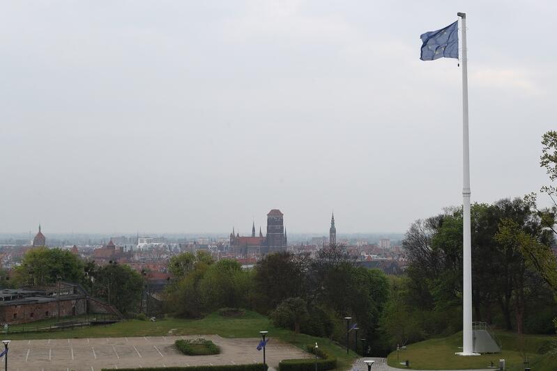 Flaga UE powiewająca nad Gdańskiem