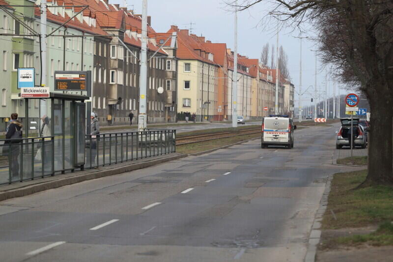Gdańscy kierowcy dobrze znają ten odcinek Hallera i zapewne ucieszą się z prac modernizacyjnych - wymiana jezdni była konieczna. Ulica jest remontowana odcinkami, których kolejność konsultowano z radnymi dzielnicy Wrzeszcz Dolny