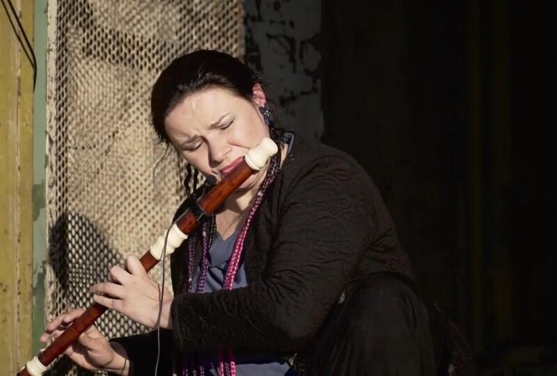 Maja Miro-Wiśniewska to flecistka specjalizująca się w grze na instrumentach historycznych, ale też kompozytorka i autorka projektów intermedialnych