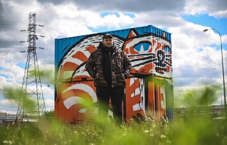 Mariusz Waras to trójmiejski artysta, od blisko dwudziestu lat jeden z najważniejszych twórców światowego street artu, znany jako „M-city”