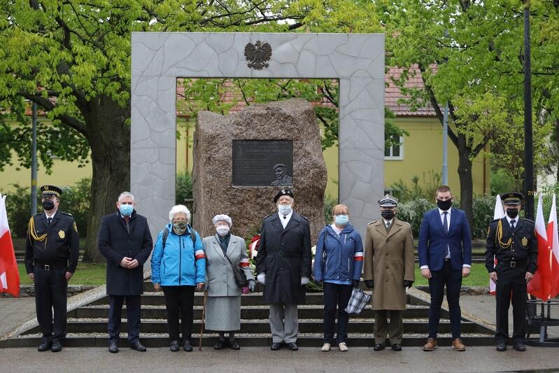 Miasto i przedstawiciele środowisk kombatanckich po wielu lat upamiętniają czyn bojowy PSZ na Strzyży, pod pomnikiem generała Maczka, który był dowódcą dywizji pancernej zasłużonej m.in. wyzwalaniem miast Holandii 