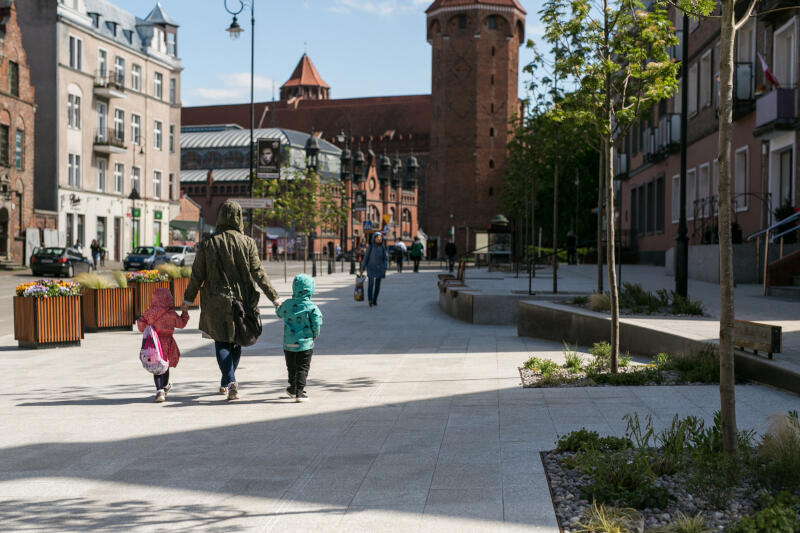 Trzy miesiące wcześniej niż zakładano mieszkańcy Gdańska oraz turyści mogą korzystać z odnowionego skweru, znajdującego się przy ul. Podmłyńskiej na Starym Mieście