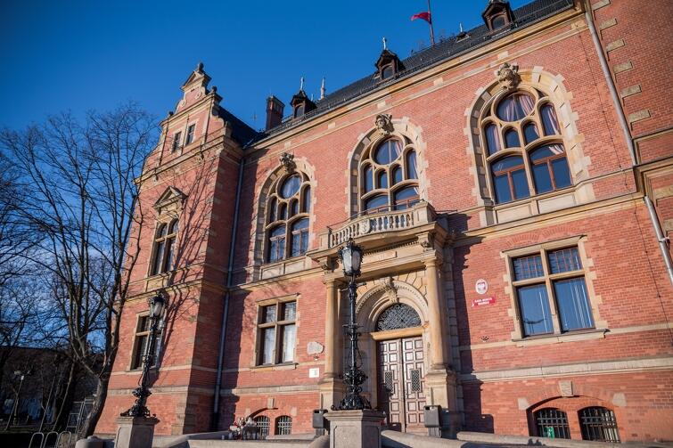 Nowy Ratusz to obecna siedziba Rady Miasta Gdańska, od 1999 r. Wcześniej obrady Rady Miasta Gdańska prowadzone były w największej sali Urzędu Miejskiego w Gdańsku, oznaczonej numerem 107