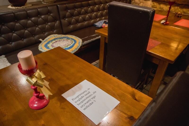 Wyłączony z użytku stolik w Panu Kotowskim