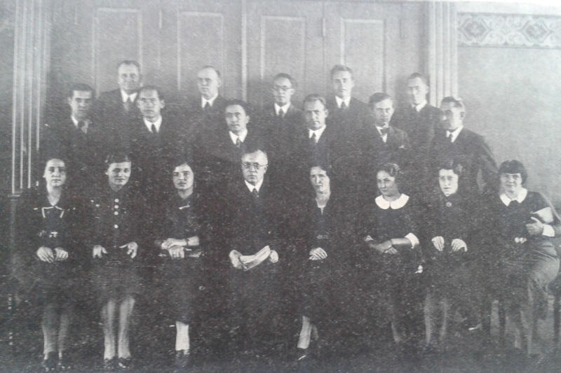 Brunon Bronk (górny rząd, drugi od prawej) był nauczycielem szkół powszechnych Macierzy Szkolnej w Wolnym Mieście Gdańsku. Lata 30. XX w.