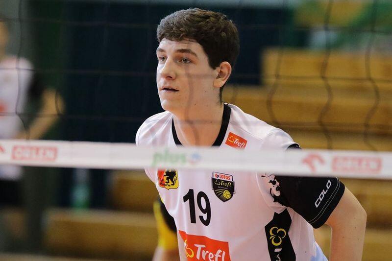 Seweryn Lipiński ma 19 lat, jest tegorocznym maturzystą. Do zespołu trenra Michała Winiarskiego trafił z grup młodzieżowych Trefla Gdańsk