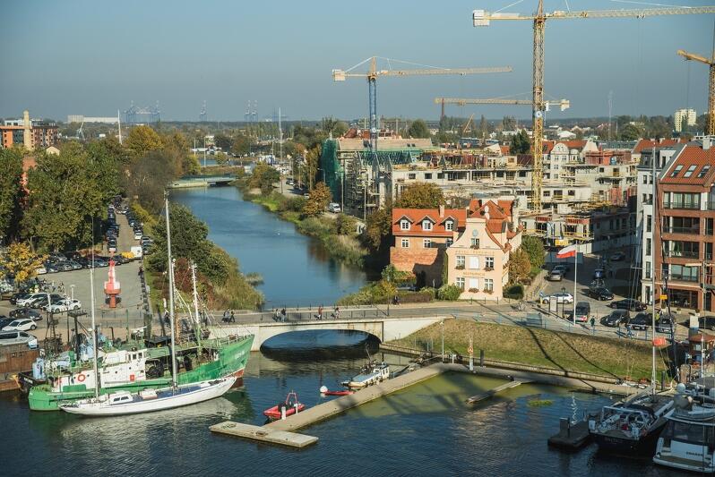 Zabudowa Wyspy Spichrzów w Gdańsku prowadzona jest w trybie partnerstwa publiczno - prywatnego, nz. Granaria - jedna z inwestycji