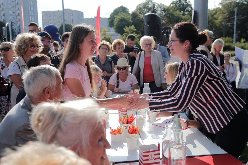 Rozmowy przy stole - nowa forma spotkań obywatelskich w Gdańsku
