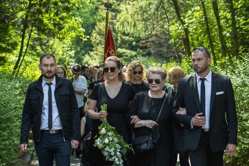 W ceremonii pogrzebowej udział wzięła najbliższa rodzina, przyjaciele, znajomi... 