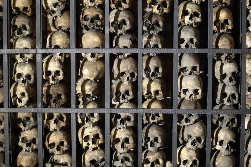 W kaplicy ułożono prawie 500 czaszek 