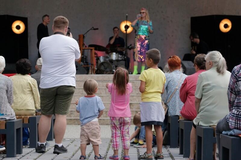 W ubiegłym roku dzieci i młodzież mogły spędzać czas w Parku Oruńskim na warsztatach muzycznych lub koncertach piosenki aktorskiej. W tym roku Amfiteatr Orana zaprasza na wydarzenia teatralne - w tym bezpłatne warsztaty, które pozwolą samemu stanąć przed publicznością