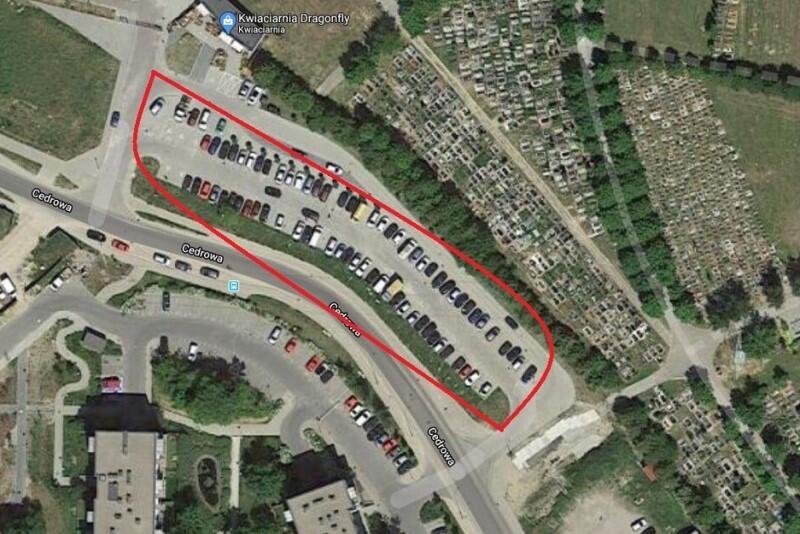 Obszar parkingu na Cedrowej został oznaczony czerwoną obwódką - to tutaj od 20 lipca zarządcą będzie Fundacja Społecznie Bezpieczni