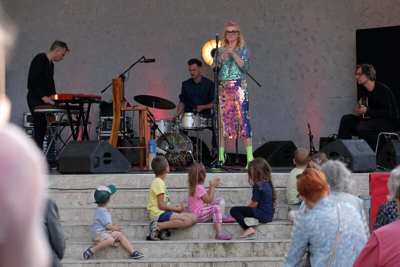 Ubiegłoroczny koncert Karoliny Piechoty w Amfiteatrze Orana  w Parku Oruńskim zgomadziła publiczność w każdym wieku