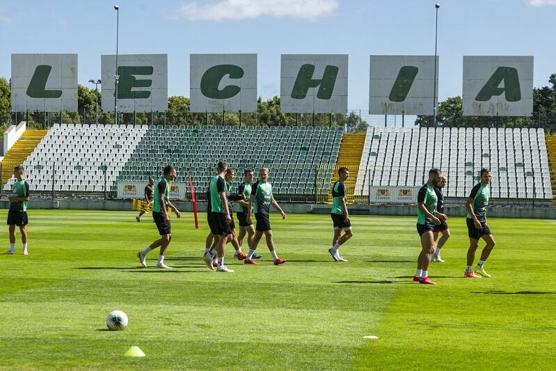 W poniedziałek, 3 sierpnia, zespół Lechii rozpoczął przygotowania do nowego sezonu. Zajęcia ze względu na wykrycie koronawirusa u jednego z piłkarzy zostały przerwane