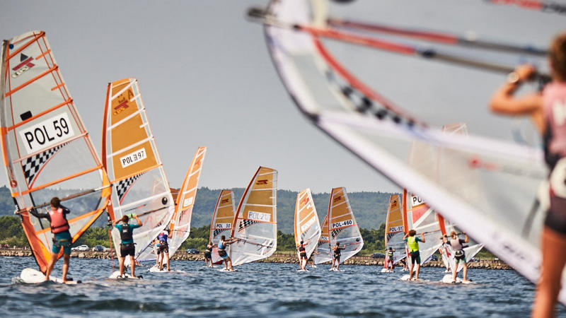 ... w windsurfingowej klasie Techno medale zdobyli Anna Igielska i Filip Dmochowski (oboje Gdański Klub Żeglarski) 