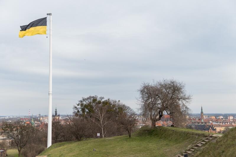 Flaga kaszubska na Górze Gradowej