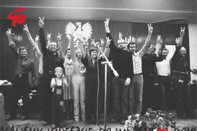 W sierpniu '80 grupa artystów wystąpiła w słynnej Sali BHP z poetyckimi koncertami, zbudowanymi z utworów m.in. Kochanowskiego, Mickiewicza, Słowackiego, Wyspiańskiego, Norwida, Baczyńskiego, Tuwima i Miłosza. Tam też Maciej Pietrzyk wykonywał uznaną za nieoficjalny hymn Solidarności Piosenkę dla Córki