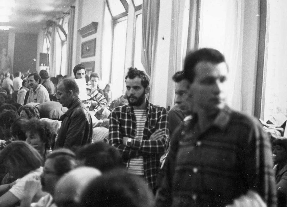 Strajk, sierpień 1980, Sala BHP, pośrodku Maciej Grzywaczewski