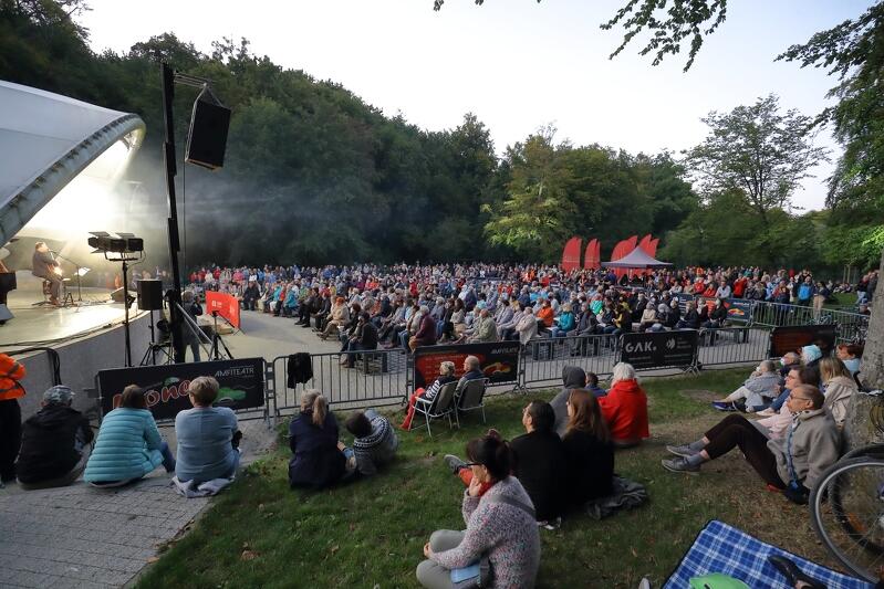 W ostatnią niedzielę września w Parku Oruńskim wystąpi Natasza Urbańska. Publiczność w amfiteatrze i wokół niego będzie zapewne nie mniej liczna