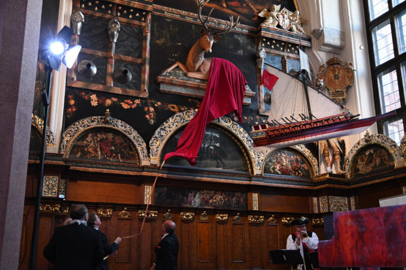 Jubileusz uczcił uroczysty salut z feluki, koncert na najstarszym gdańskim fortepianie i odsłonięcie repliki jelenia w Dworze Artusa