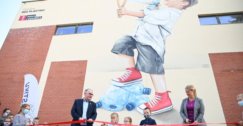 Odsłonięcie muralu przy SP nr 27 w Gdańsku. Gdańsk bez plastiku, fot. D. Paszliński