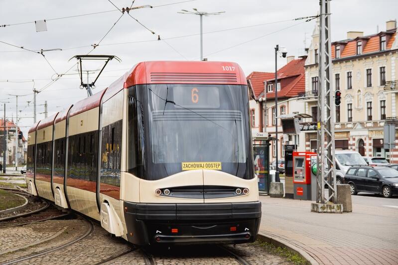 Ze względu na prace torowe w Oliwie m.in. skrócone zostaną trasy niektórych linii tramwajowych. Na zdjęciu tramwaj linii nr 6 na przystanku na pętli w Oliwie