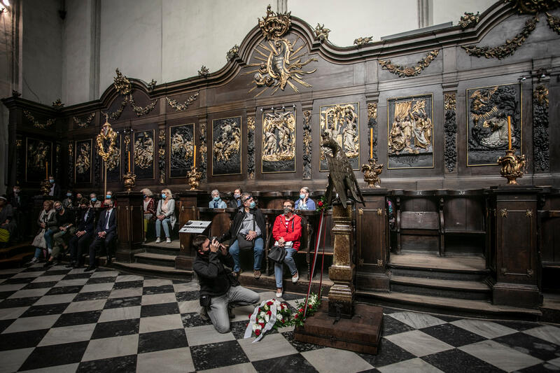 Bazylika św. Mikołaja w Gdańsku. Pulpitu na kancjonały z 1764 roku prezentowany w prezbiterium kościoła 