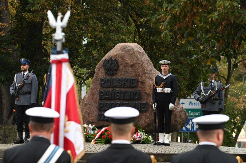 Uroczystości przy pomniku Polskiego Państwa Podziemnego w Gdańsku
