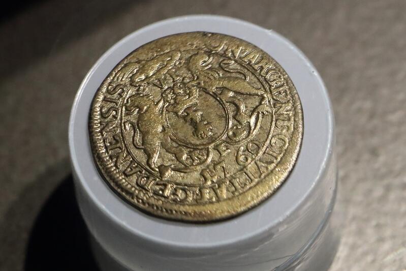 Złota moneta z herbem Gdańska pochodząca z 1763 roku