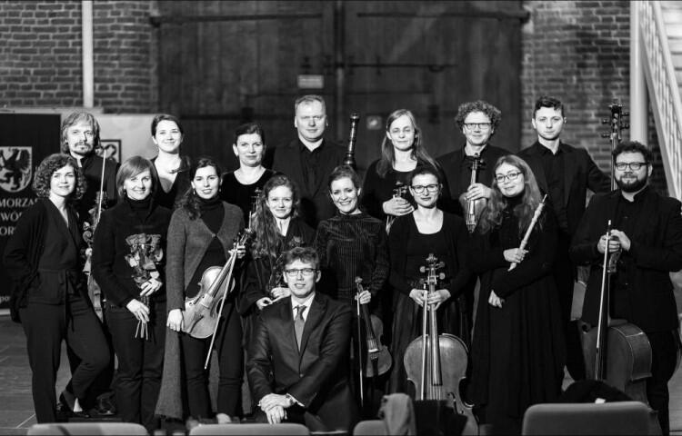 Goldberg Baroque Ensemble, założony przez Andrzeja Szadejkę w 2008 roku, specjalizuje się w interpretacjach muzyki wokalno-instrumentalnej dawnego Gdańska i Pomorza