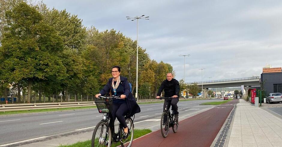 Prezydent Dulkiewicz na nowej ścieżce rowerowej
