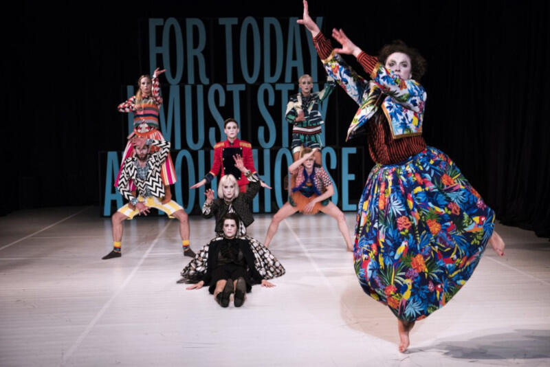 „Staging a Play: Tartuffe“, na podstawie „Świętoszka“ Moliere'a, w wykonaniu Zagreb Dance Company mieliśmy zobaczyć w Gdańskim Teatrze Szekspirowskim 10 października. Niestety, z powodu sytuacji epidemicznej w Polsce i Chorwacji, zarówno to wydarzenie, jak i cały Tydzień Chorwacki zostaje przeniesiony na 2021 rok