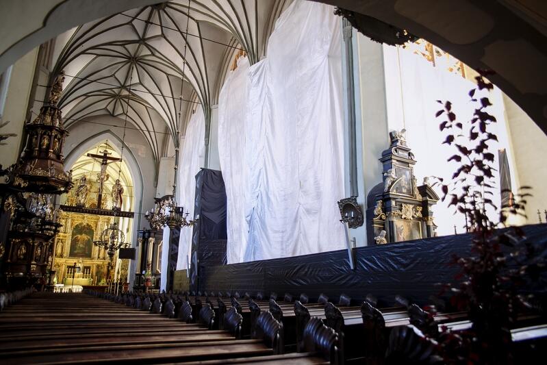 Wnętrze dominikańskiego kościoła św. Mikołaja w Gdańsku, w którym wciąż toczą się prace remontowe 