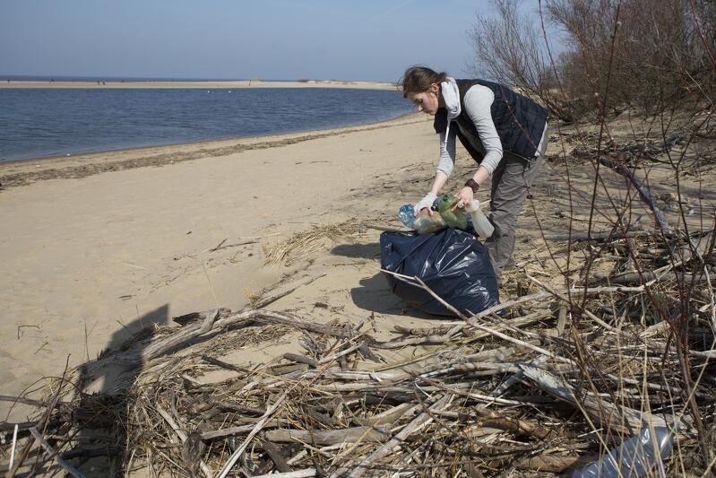 Warto wspierać wszelkie inicjatywy związane ze sprzątaniem polskich plaż. Kto dołączy tym razem?
