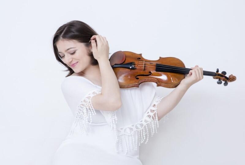 Veriko Tchumburidze w 2016 na Konkursie Wieniawskiego w Poznaniu otrzymała pierwsze miejsce. W piątek, 8 października, młoda skrzypaczka wykonana jeden z najpoważniejszych koncertów w całej literaturze skrzypcowej – Koncert D-dur Brahmsa