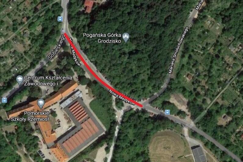 Mapa z widokiem rejonu ulic Smoluchowskiego i Sobieskiego - czerwoną linią zaznaczono ul. Nową Medyków, gdzie wybudowany będzie nowy odcinek chodnika